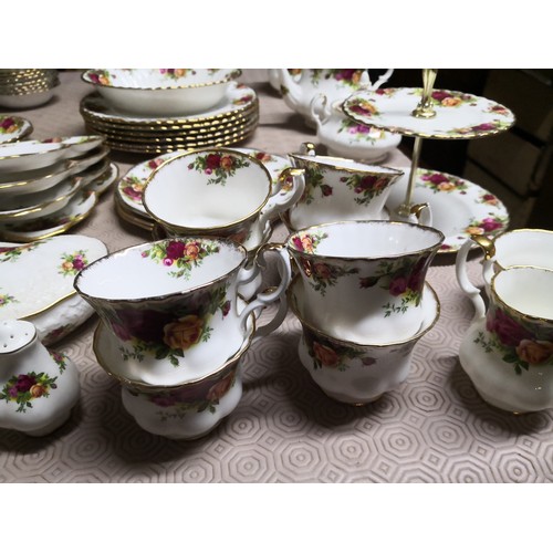 848 - 2 boxes of Royal Albert Old Country Roses china