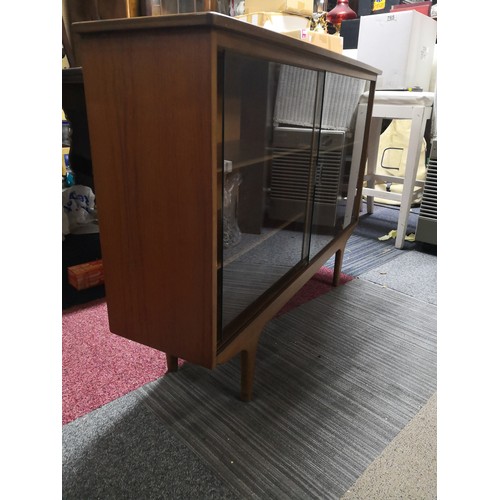 862 - 1970's retro shelf unit with glass sliding doors measuring 110 cms wide x 77 cms tall