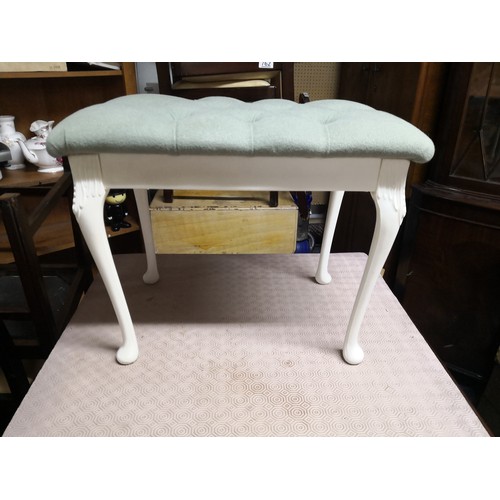 865 - Selection of 3 footstools