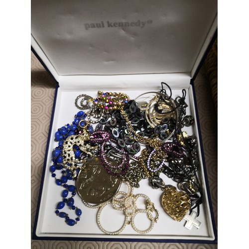 866 - Box of costume jewellery