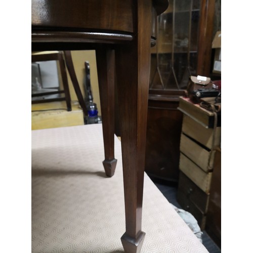 874 - Round occasional table with 4 legs