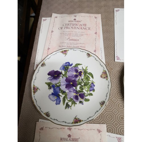 915 - 6 x Royal Albert plates consisting of Pansies, Sweet peas, Tiger Lily, Elizabeth of Glamis, Primrose... 