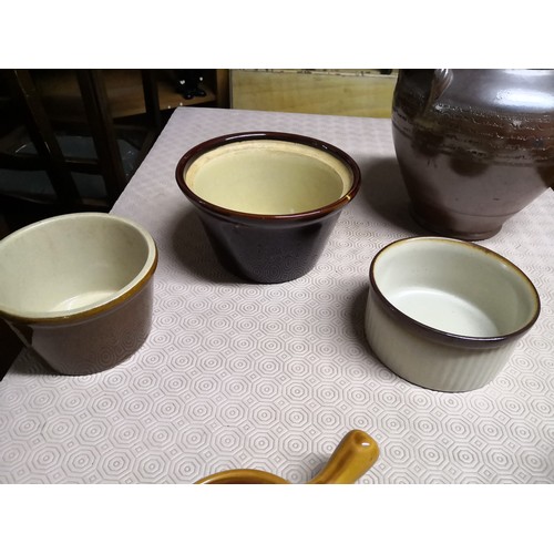 919 - Selection of stoneware