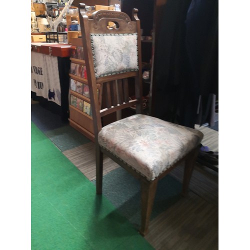 933 - Ornate upholstered chair