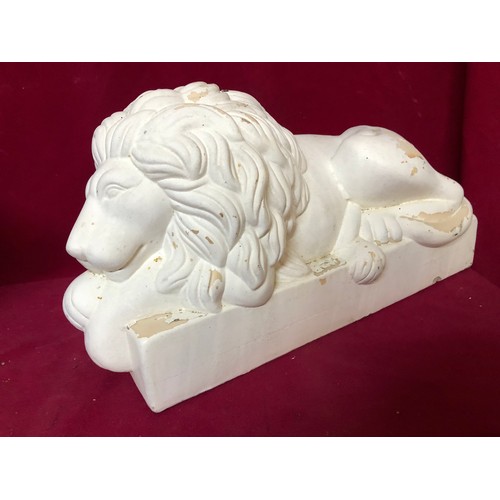 759 - Painted white lion sat on plinth. Measures 40cms x 24cms