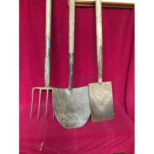 781 - Vintage spade shovel and fork.