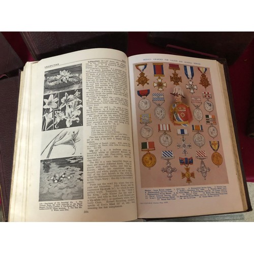 792 - Vintage 1930's Waverley Children's dictionary complete set 8 volumes