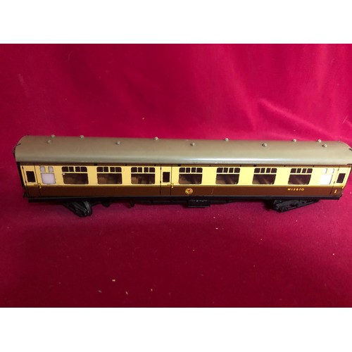 22 - 3 Hornby Dublo carriages including a Pullman 'The Caledonian'