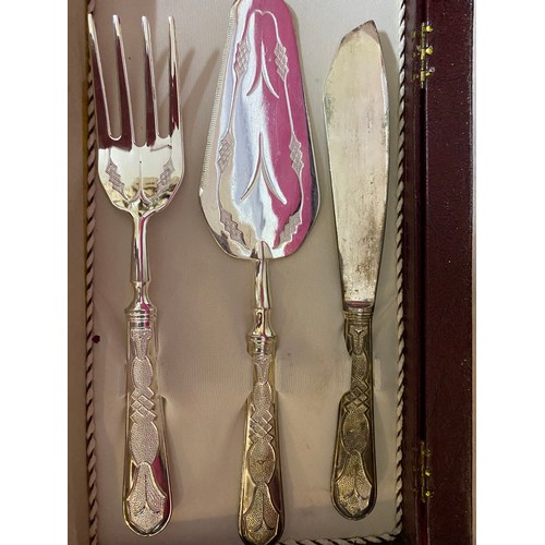 5 - Boxed 3 piece serving set with continental silver serving handles hallmarked 800