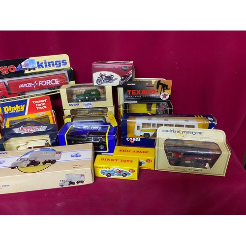 61 - 22 boxed diecast models including Dinky, Corgi and a sealed Atlas Pinder Circus