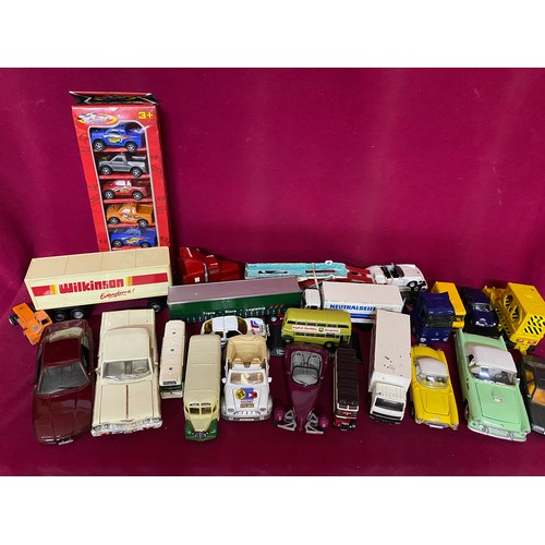 55 - Boxed selection of loose models including vintage Matchbox, Corgi and a N2G truck