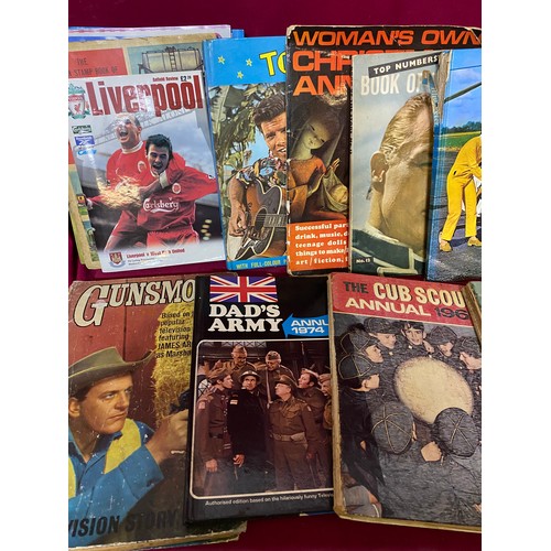 670 - Selection of annuals including Dr Who, Dads Army, Gunsmoke, Blue Peter, Cub Scout, Top Popstars and ... 