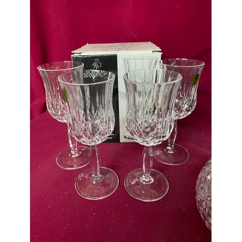 675 - Selection of boxed crystal glassware including Stuart and Royal Doulton