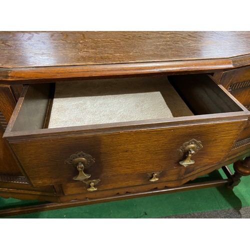 640 - 1930's style sideboard with 2 side cupboards and 3 drawers to centre. Measures 150x58x95