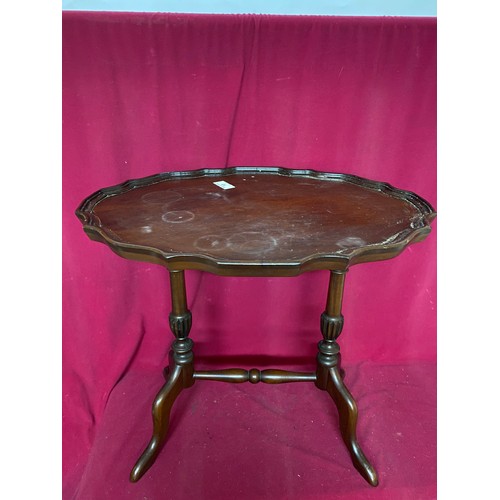 10 - Oval occasional table measuring 60 cms diameter with 2 pedestal legs