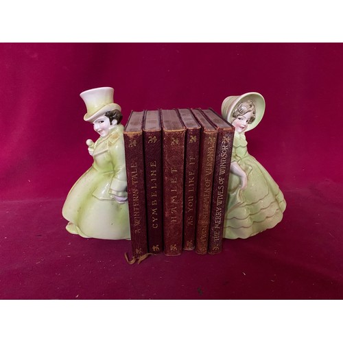 18 - Pair of German bookends with selection of 6 Shakespeare play books