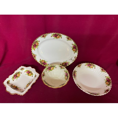 19 - Selection of 2 Royal Albert 'Country Roses' plates and 2 bowls