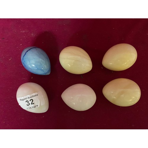 32 - Selection of collectable marble eggs