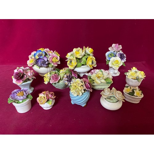 13 - Selection of 12 posy bowls