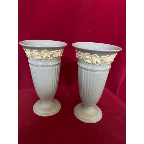 131 - Pair of Wedgewood Queensware 'cream on lavendar' cake plates and Etruria and Barleston vases, some n... 