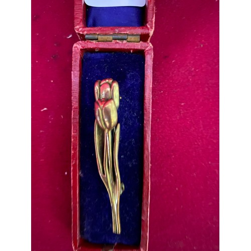 95 - Victorian gold tone Tulip brooch