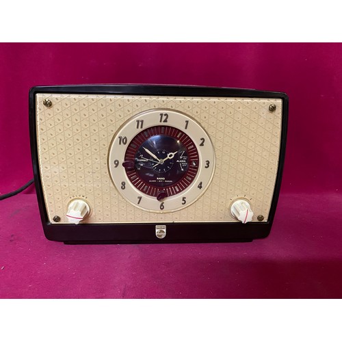 317 - Vintage bakerlite Philips Music Maid 5 valve radio alarm clock