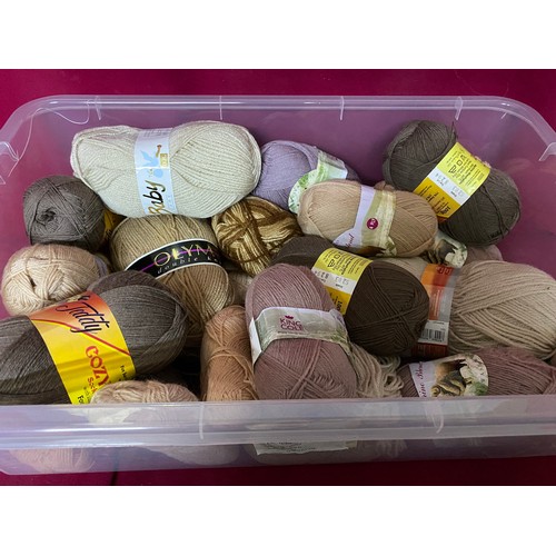 306 - Selection of 23 beige/brown wool balls of different sizes 50 - 100 gms