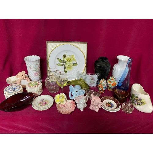 342 - Mixed selection of porcelain and glass including pin dishes and a Sadler trinket box