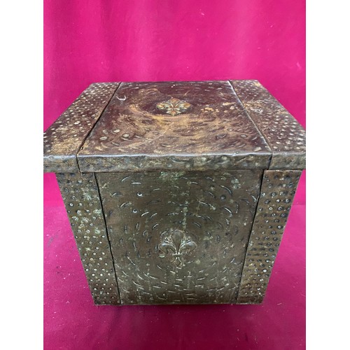 322 - Embossed copper coal box and jam pot with brass coal scuttle