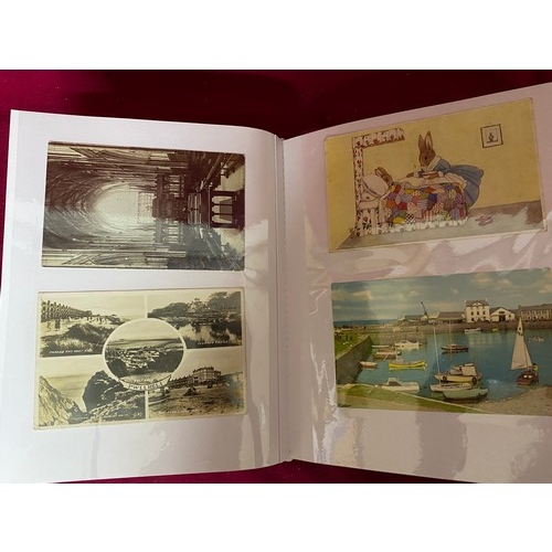 110 - Postcard album with 100 vintage postcards