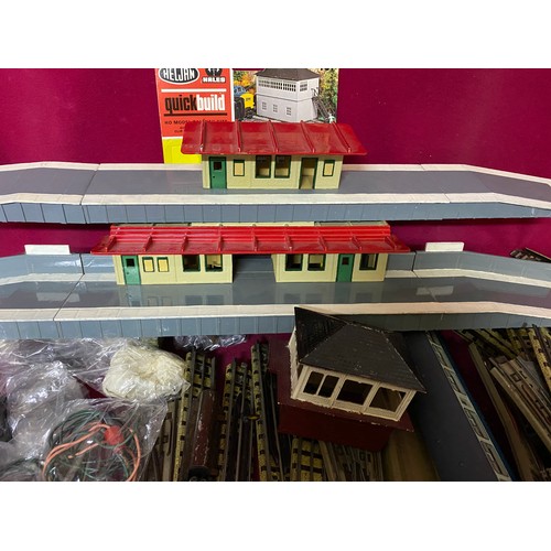 289 - Selection of Hornby Railway track with station and other parts for train track.