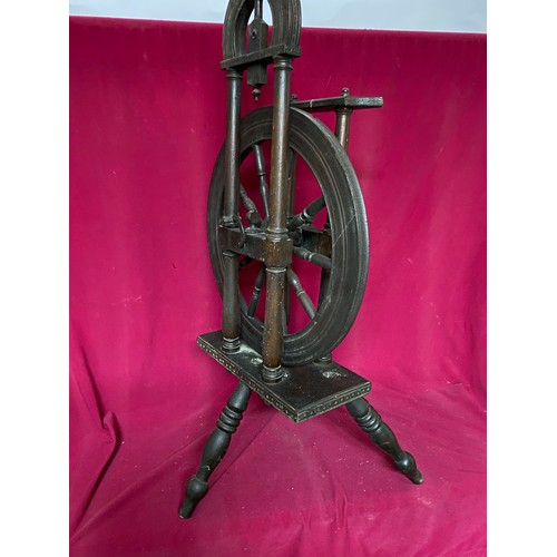 704 - Wooden antique spinning wheel