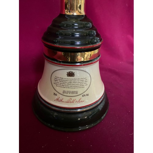 705 - Arthur Bell and Sons Christmas 1990 whisky decanter with stopper