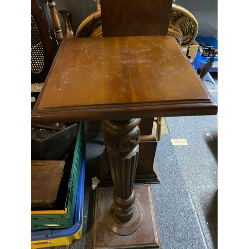 711 - Wooden pedestal plant stand measuring 100 cms tall