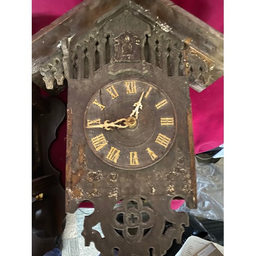 993 - Selection of 2 cuckoo clocks and a wall clock