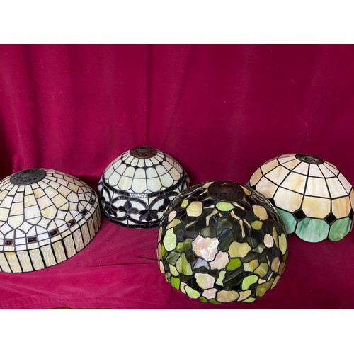 995 - 4 x Tiffany style lamp shades with largest measuring 29 cms diameter