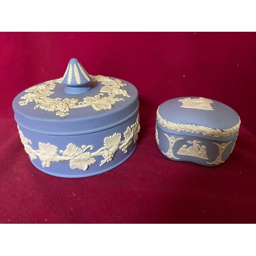 649 - Selection of 4 Wedgewood Jasperware trinket boxes, 2 green and 2 blue