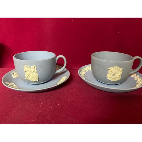 650 - Selection of blue Wedgewood jasperware including 2 coffee cups and 2 tea cups with saucers, a vase, ... 