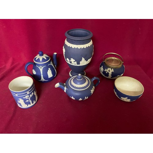 652 - Selection of 6 Cobalt blue Wedgewood Jasperware items including 2 teapots, an urn, a bowl, a cup and... 