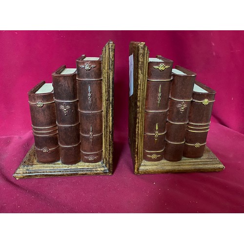 913 - Pair of vintage wooden bookends.