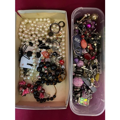 725 - Box of costume jewellery