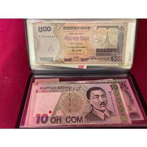 750 - Wallet of vintage banknotes