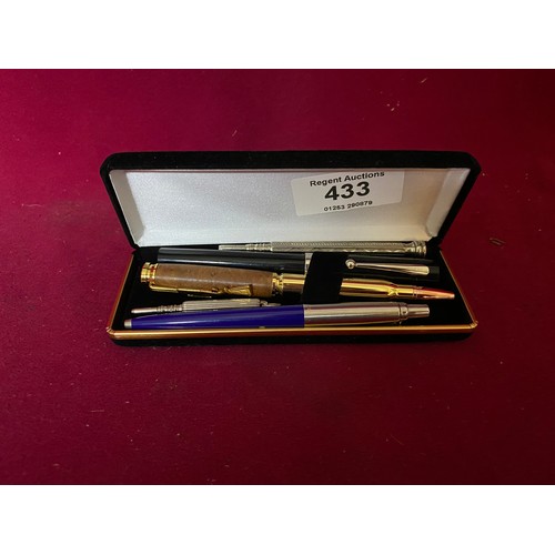 433 - Collection of vintage pens and propelling pencils