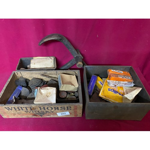 482 - Collection of shoe repair items including a Proctors no.6253 cobblers iron