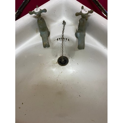 555 - Antique Twyfords Vitromant corner sink with bracket and taps