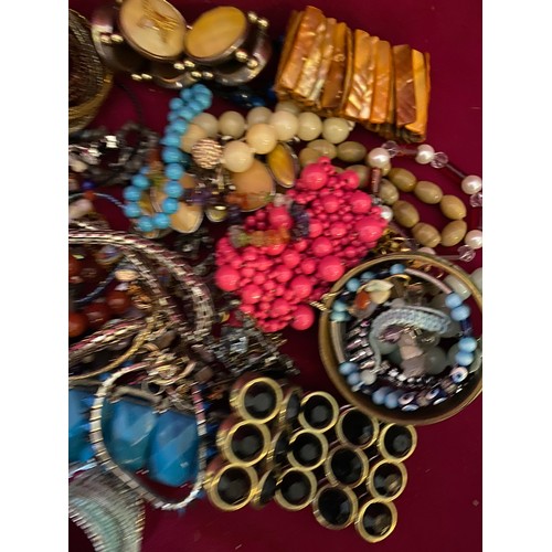 574 - Large selection of assorted bracelets.