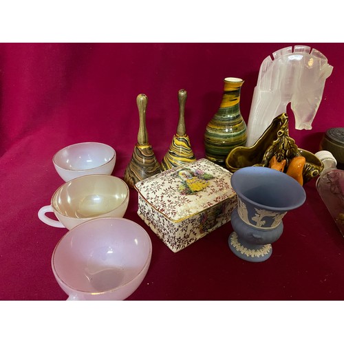 577 - Collection of assorted curios, cups and ornaments.