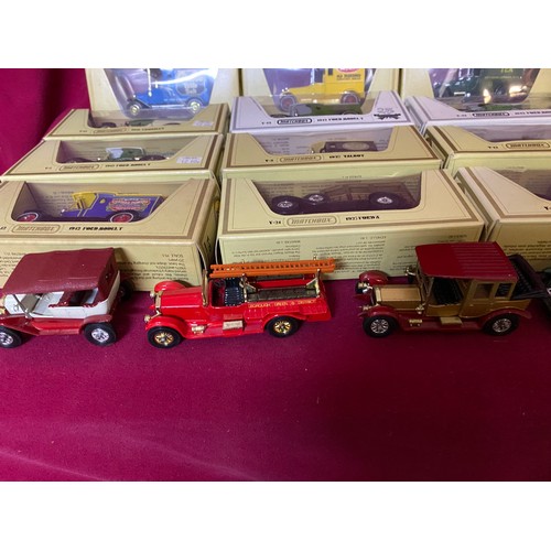 589 - 26 Models of Yesteryear, 16 boxed and 9 unboxed. As new condition from 1970's/80's