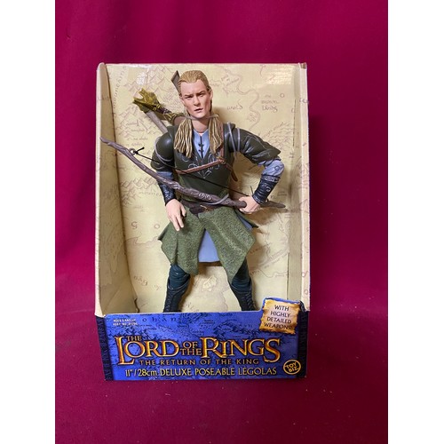 592 - The Lord of the Rings, The Return of the King II, deluxe poseable figure. Boxed and in mint conditio... 