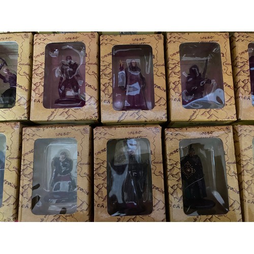 599 - 40 boxed Lord of the Rings figures by Eaglemoss, all different